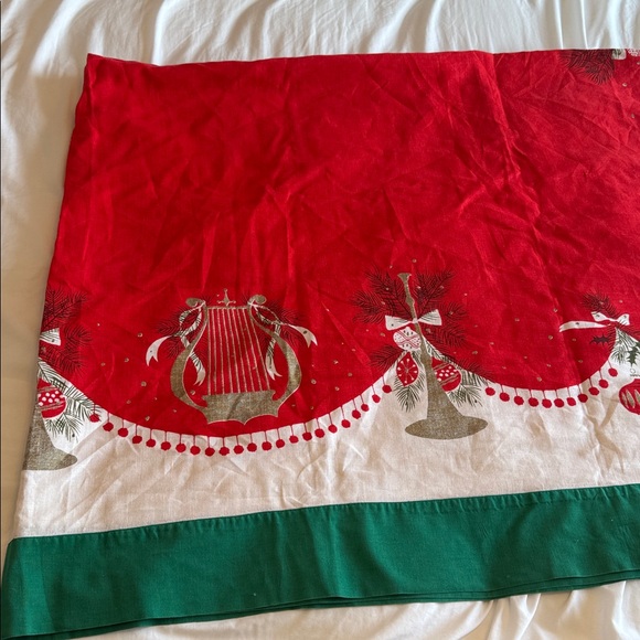 Tammis Keefe Vintage Christmas Table Cloth 128x192 - Picture 7 of 14